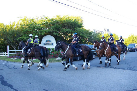 Plymouth Police and Plymouth County Sheriff's Dept mounted personnel patrol Taylor Ave (3/July/10)